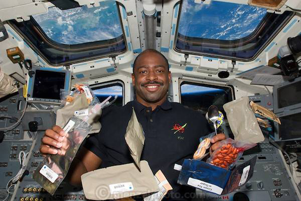 Leland Melvin, Svemir – 2700 kalorija