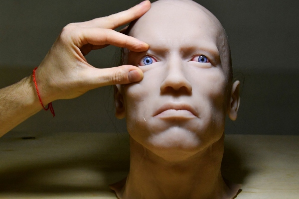 Ruska kompanija plaća ljudima kako bi koristila njihova lica i glasove na svojim robotima