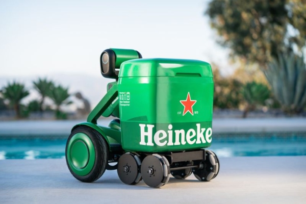 Za hladno pivo uvek pri ruci - Inovativni Heineken AI roboti frižideri