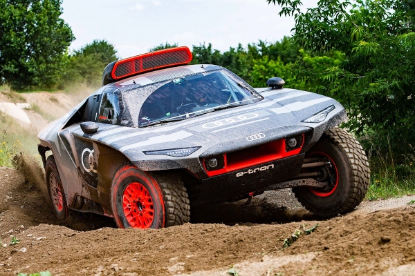 Audi predstavlja svoju novu besnu mašinu kreiranu posebno za Dakar reli