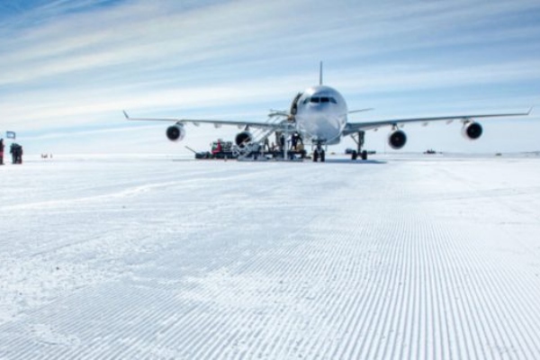 pogledajte-prvo-sletanje-airbus-a340-aviona-na-ledenu-pistu-antarktika