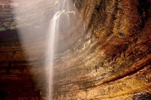 Drevna pećina geolozima otkrila predivne i zastrašujuće stvari