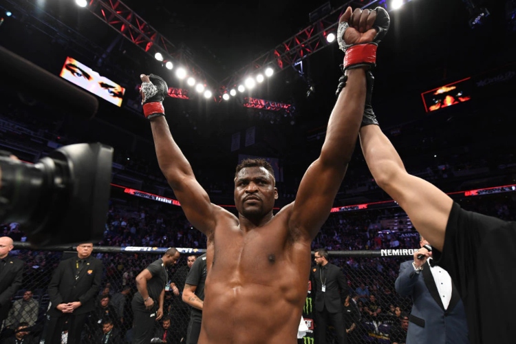Tajson Fjuri izaziva UFC golijata na neobičan duel posle njegovih komentara