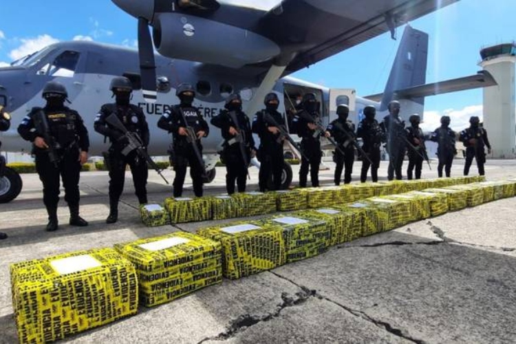 Gvatemala prizemljila avion sa paketima namenjenim meksičkom kartelu