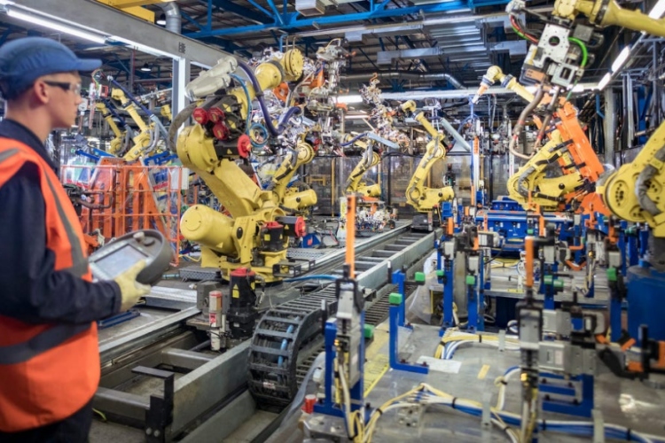 industrija-u-nedostatku-radne-snage-menja-robotima-ljude