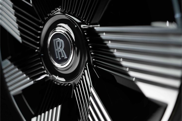 rolls-royce-spectre-unveiled-the-marques-first-fully-electric-motor-car-12