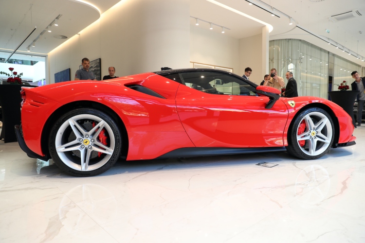 ferrari-sf-90-stradale-predstavljen-u-beogradu-4