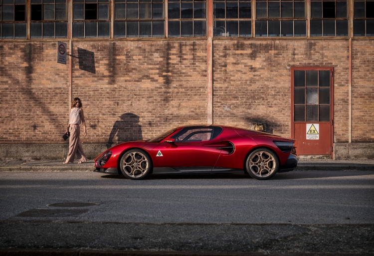 alfa-romeo-33-stradale-7