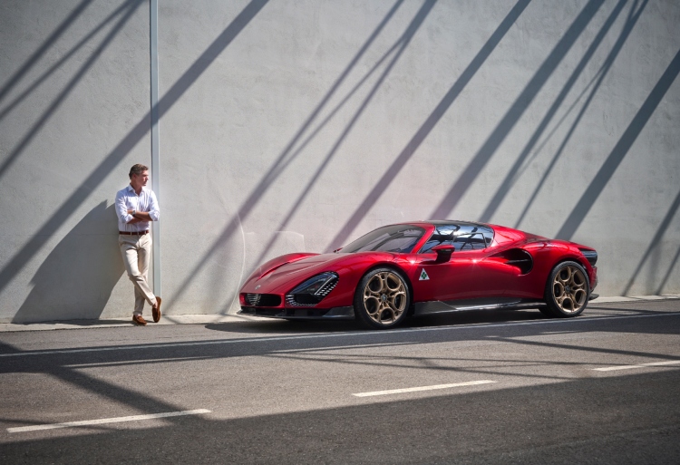 alfa-romeo-33-stradale-10