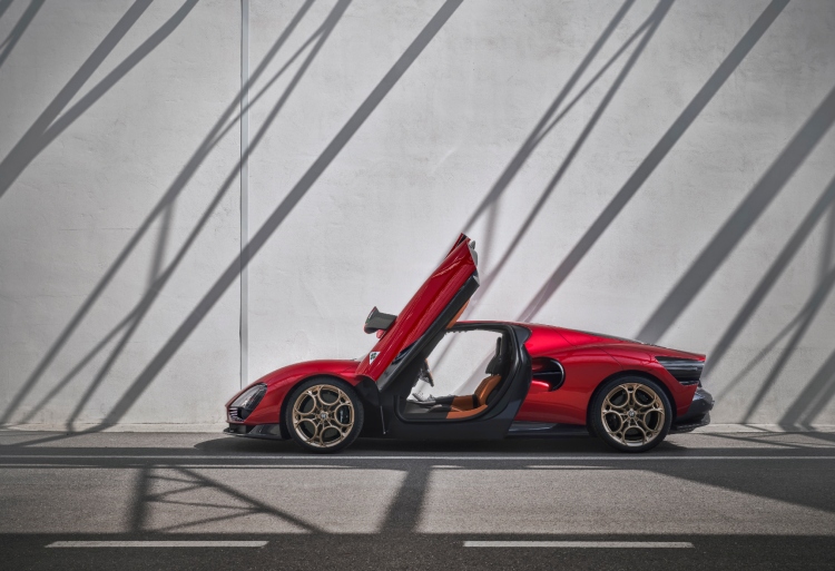 alfa-romeo-33-stradale-17