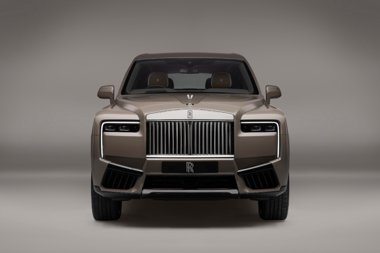 rolls-royce-predstavlja-cullinan-series-ii-hrabra-evolucija-vrhunskog-luksuznog-suv-10