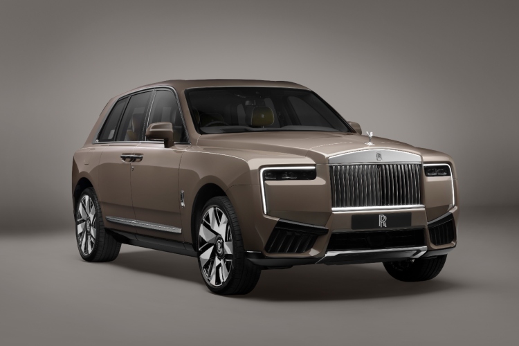 rolls-royce-predstavlja-cullinan-series-ii-hrabra-evolucija-vrhunskog-luksuznog-suv-12
