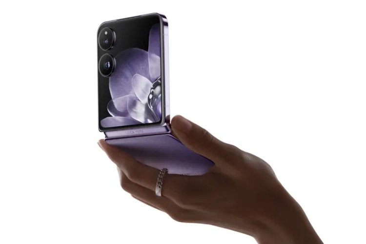 xiaomi-mix-flip-na-testu-pametan-mocan-i-sklopiv-2