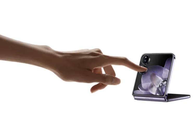 xiaomi-mix-flip-na-testu-pametan-mocan-i-sklopiv-3