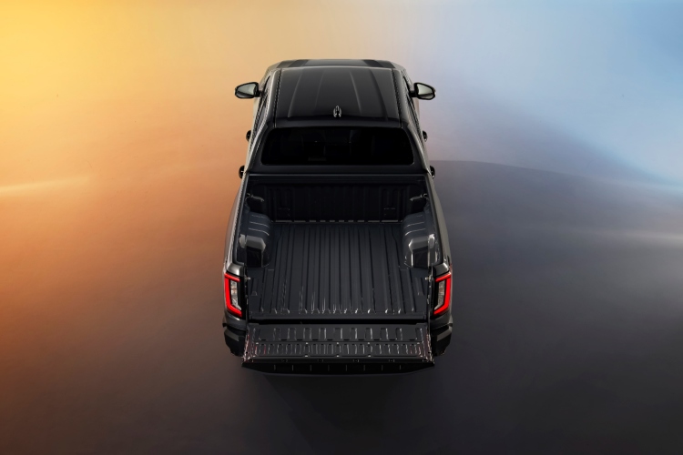 toyota-najavljuje-potpuno-nov-hilux-ukljucujuci-i-prvu-baterijsko-elektricnu-verziju-legendarnog-pik-apa-6