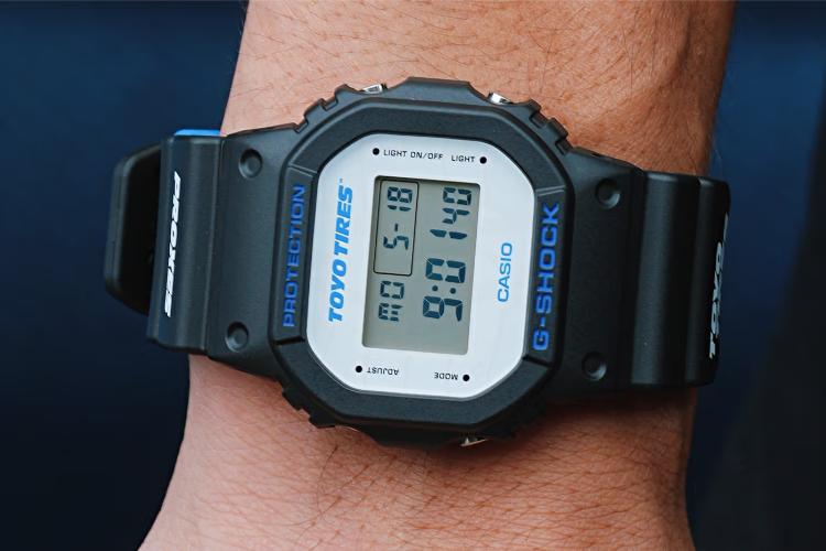 g-shock-dw5600tt25-1-toyo-tires-proxes-sport-r-motorsport-muski-satovi-muski-magazin-1