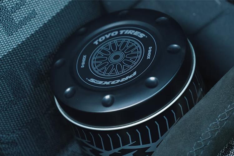 g-shock-dw5600tt25-1-toyo-tires-proxes-sport-r-motorsport-muski-satovi-muski-magazin-4