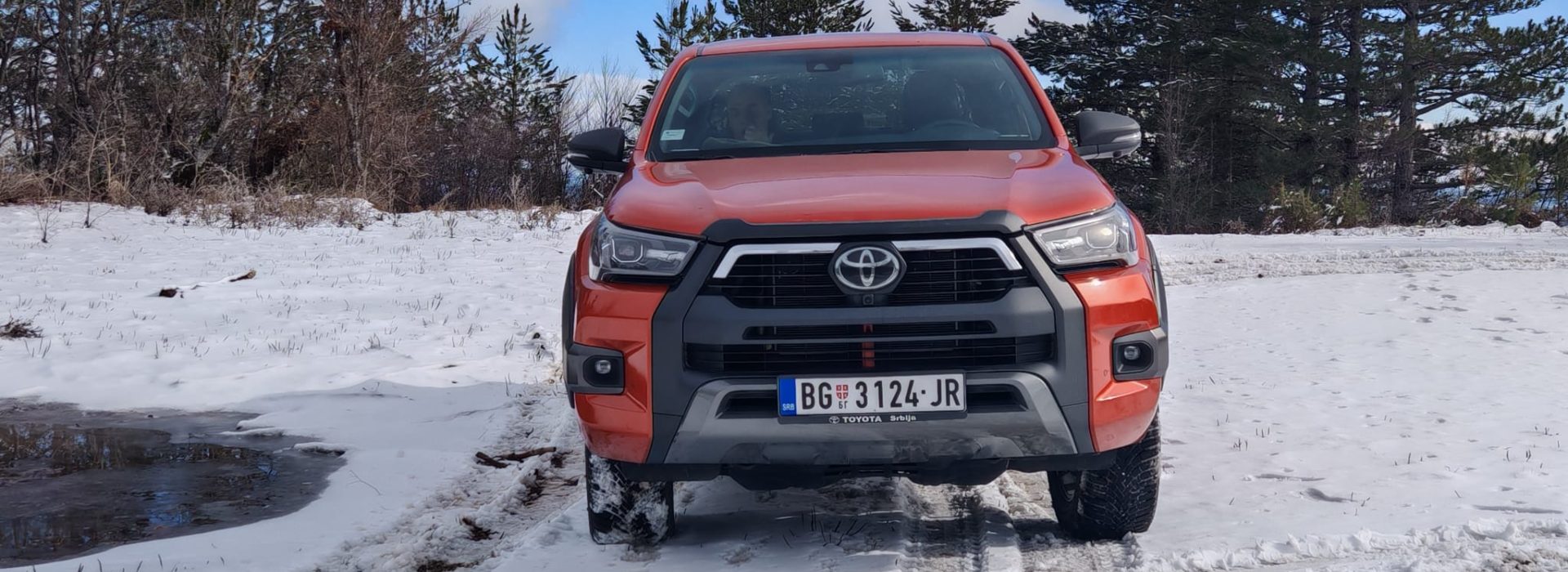 Toyota Hilux i put bez plana: avantura ka Mokroj Gori koja redefiniše vožnju