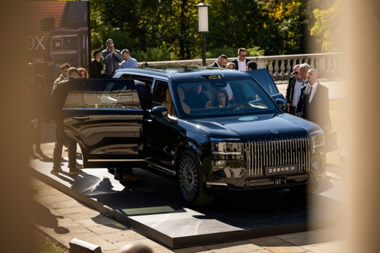 zeekr-9x-ultra-2026-luksuzni-super-hibrid-suv-srbija