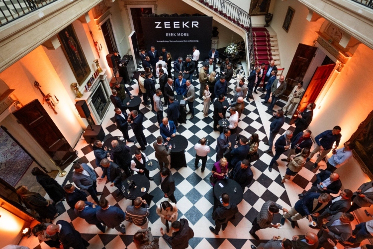 zeekr-9x-ultra-2026-luksuzni-super-hibrid-suv-srbija-2