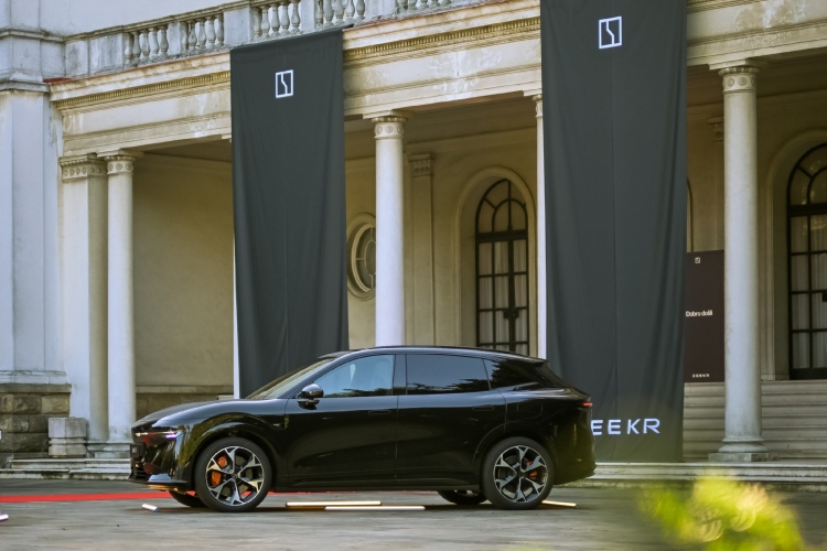zeekr-9x-ultra-2026-luksuzni-super-hibrid-suv-srbija-8