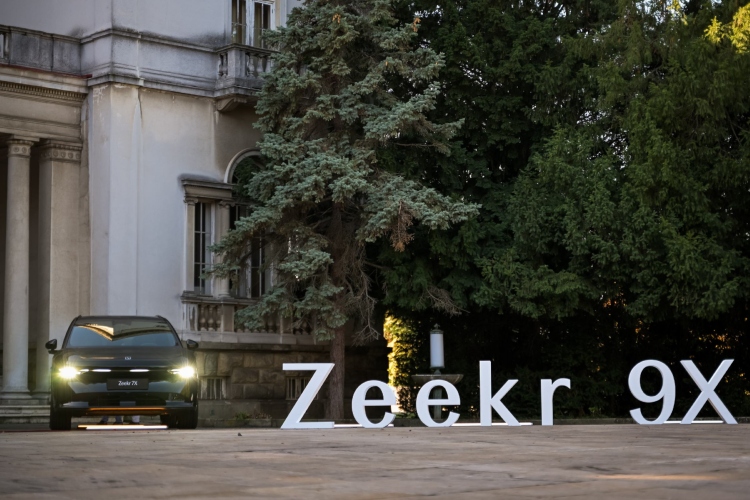 zeekr-9x-ultra-2026-luksuzni-super-hibrid-suv-srbija-9