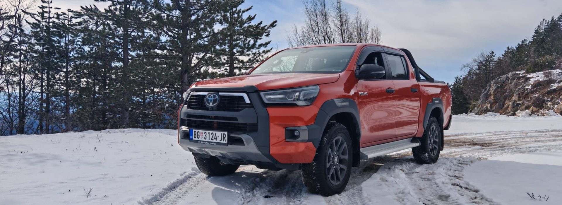 Toyota Hilux i put bez plana: avantura ka Mokroj Gori koja redefiniše vožnju