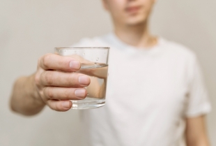 Istraživači tvrde da pravilo od osam čaša vode dnevno možda ipak nije tačno