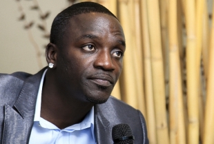Muzičar i R&B zvezda Akon objasnio zbog čega ima više od jedne žene