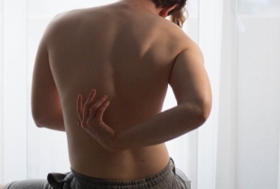 Najbolja vežba koja će vam pomoći sa bolovima u leđima i ramenima