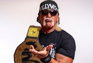 69-godišnji Hulk Hogan pokazuje svoju kućnu teretanu