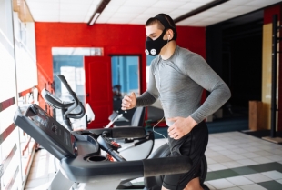 Trening sa visinskom maskom – koristan ili opasan?