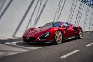 Početak nove ere - kompanija Alfa Romeo predstavila predivni 33 Stradale superautomobil