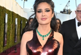 Salma Hajek stari kao najskuplje vino – i još uvek nam oduzima moć da mislimo