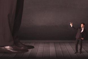 Brine te što si niži? Nauka kaže da imaš ozbiljne prednosti (i nisu male)