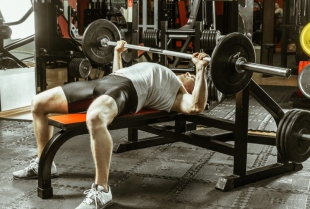 Zašto je incline bench press nestao iz trening programa – i da li vredi da ga vratite?