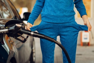 Najčešći mitovi o uštedi goriva: Saveti koji više štete nego što pomažu