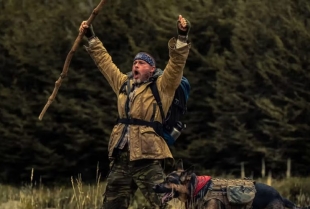 Bred Pit i njegov pas bore se za opstanak u novom trileru „Heart of the Beast“