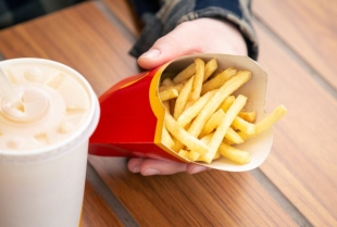 Doktor objasnio zašto McDonald’s Coca-Cola i pomfrit nekima „smire“ migrenu bolje od lekova